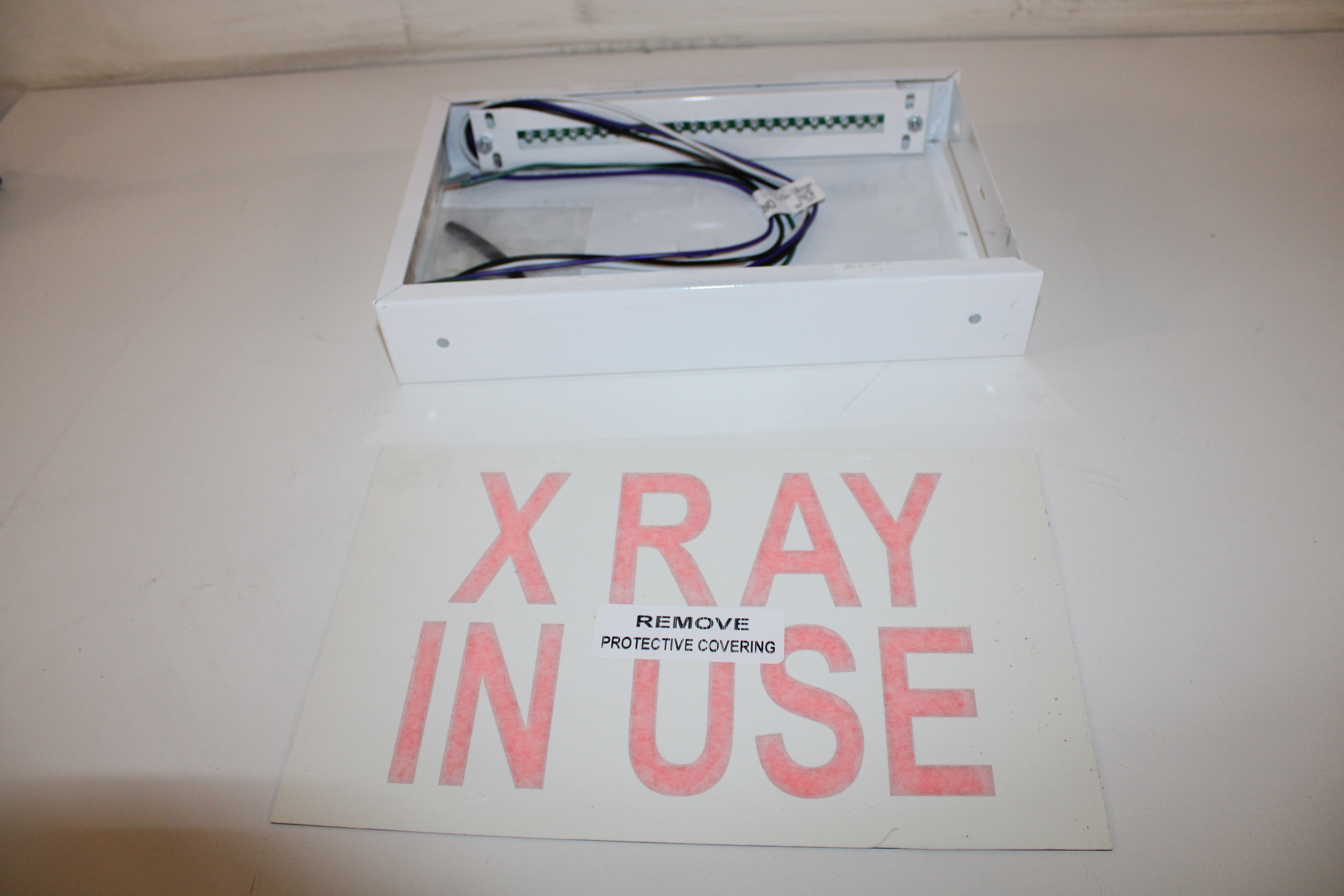 XFL1RWW-DS-XIU Big Beam Emergency Lighting and Signs