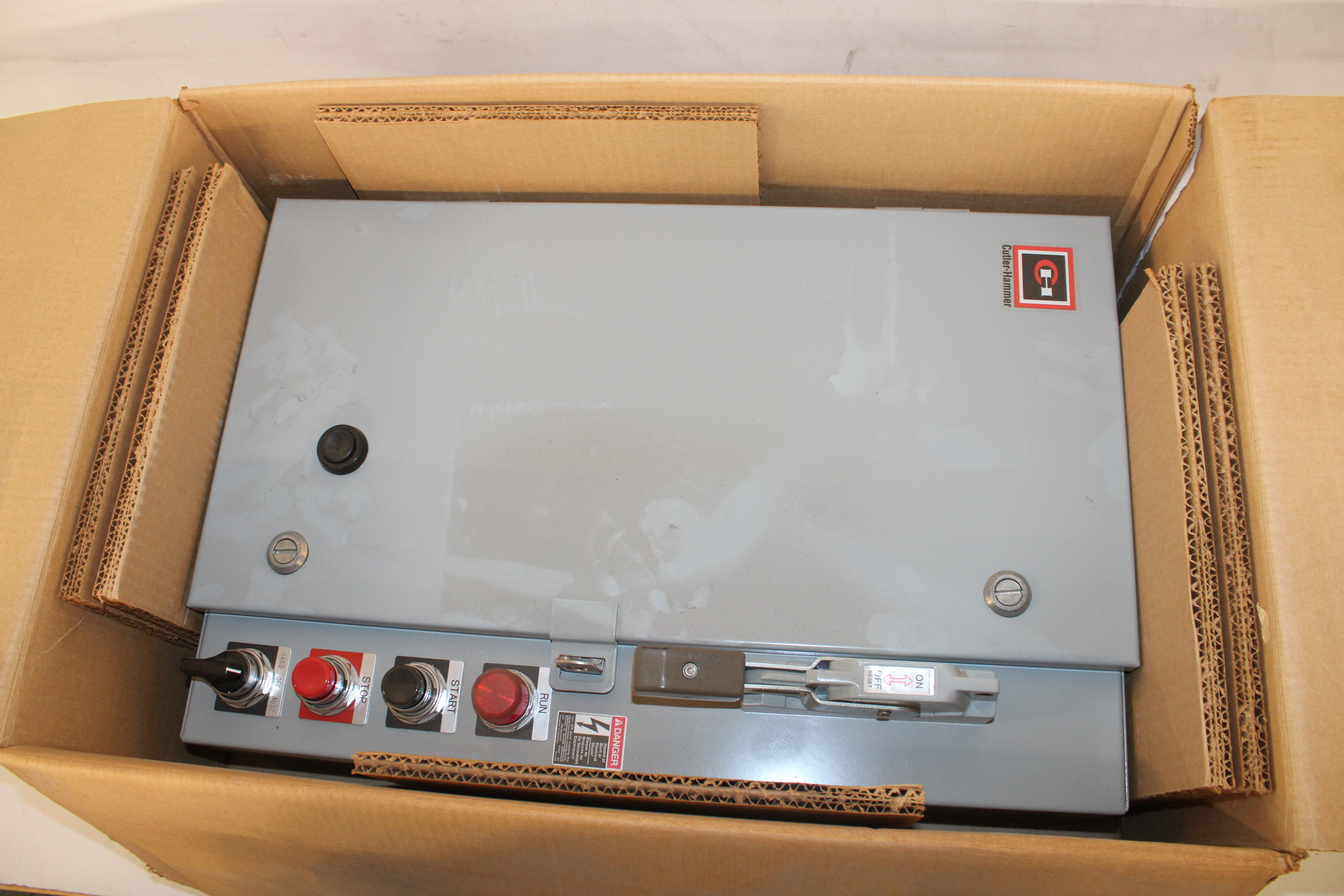 ECN2211CCB Cutler-Hammer Combination Starters