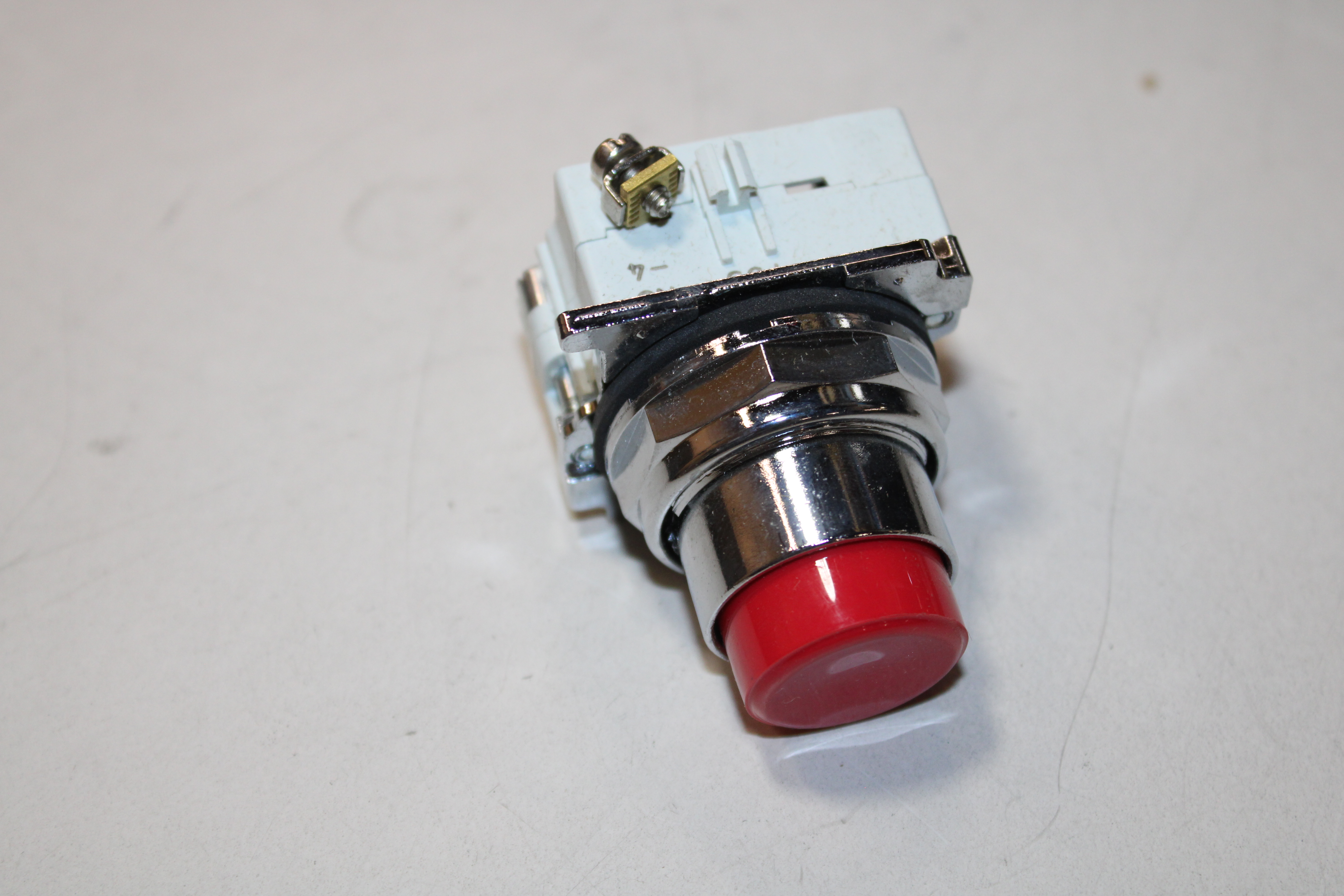 10250T112-53 Eaton Pushbuttons